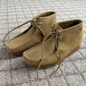 NWT Men’s Clark Wallaston Boots Size 10 Dark Tan Suede